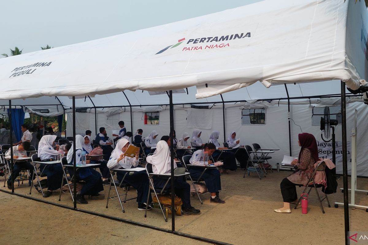 Pertamina emergency tents restore morning classes for SMPN 19 Bengkulu students