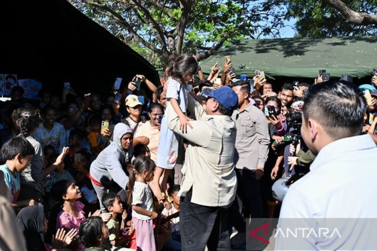 Prabowo orders schools affected by NTT earthquake to remain open