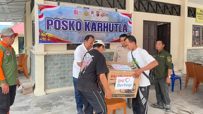 BNI Provides Aid for Communities Affected by Forest and Land Fires in Central Kalimantan