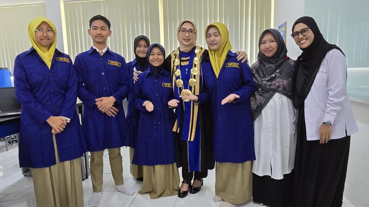 Graduating from SMAU CT ARSA Foundation, Larasati Realises Her Dream of Studying at ITB