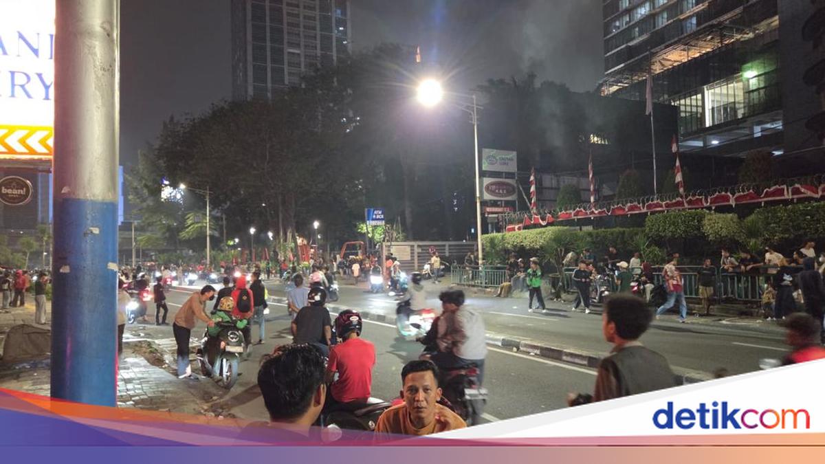 Situation in KS Tubun Area, Central Jakarta Tonight: Crowds Still Gathered