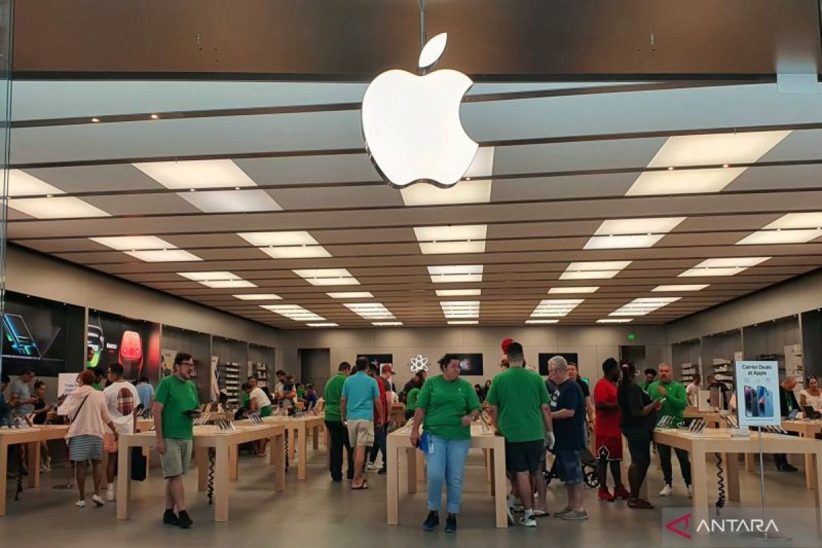 Apple opens education centre for its supplier workers in Vietnam