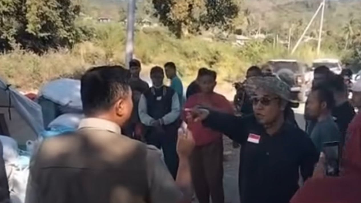 After Viral Protest Over NTT Earthquake Aid Distribution, North Lamba Leda Subdistrict Head Resigns