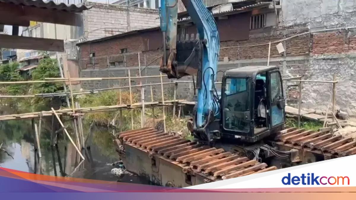 Viral Bamboo Bridge in Tegal Alur: Governor Pram Promises Concrete Replacement
