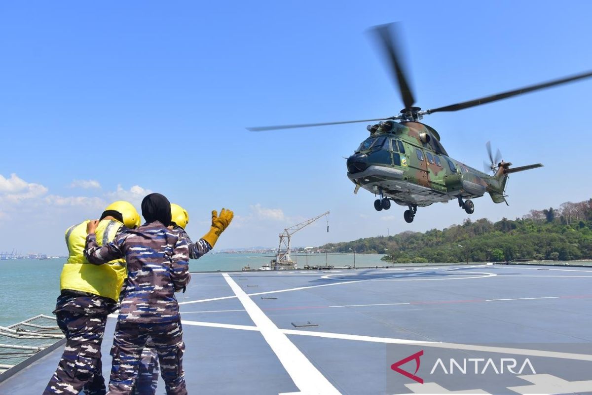 Indonesian Air Force pilots hone skills to land on aircraft carrier