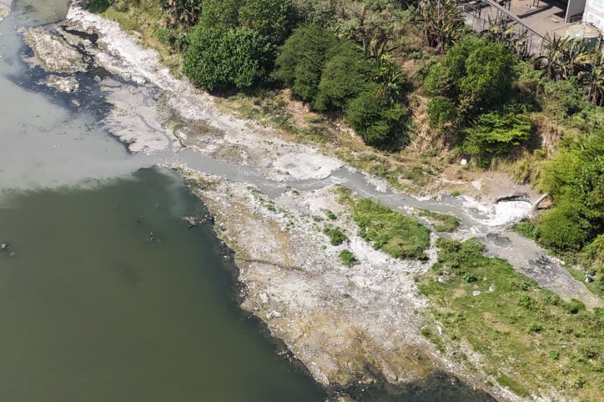 KLH seals factory waste pipe suspected of polluting Porong River, East Java