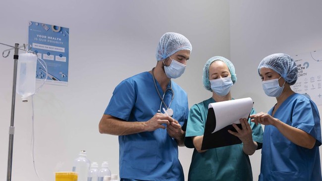 Many People No Longer Trust Doctors and Teachers, Here's Why