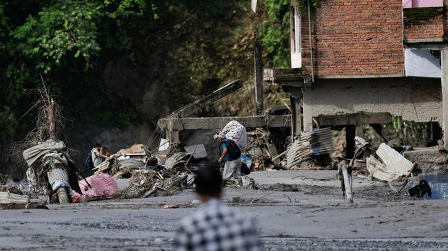 Tragic: Nepal Flash Flood Victim's Body Dragged, Gold Earrings Stolen