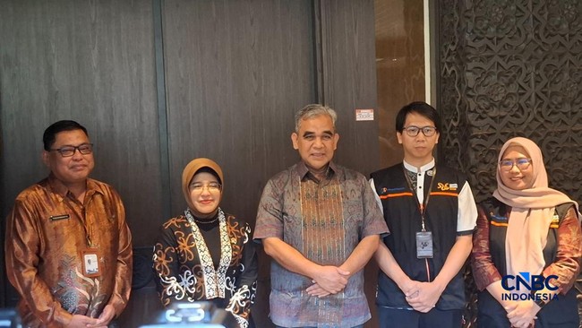 BPS Chief Conducts Economic Census at MPR Speaker's Official Residence, Sticker Officially Affixed