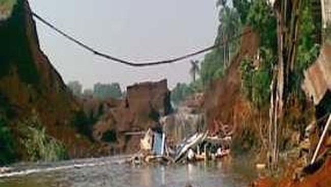 Dam Bursts at Dawn, Flash Flood Sweeps Settlement – 100 People Killed