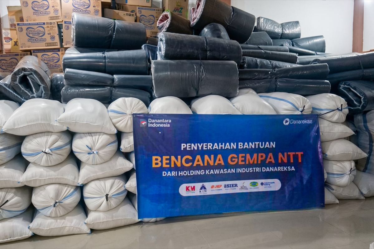 Danareksa distributes aid to communities affected by earthquake in NTT