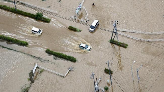 Japan Hit by Disaster, Immediately Evacuates 380,000 Residents