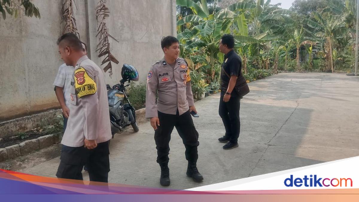 Viral Video Shows Unknown Group Carrying Sharp Weapons Roaming Homes in Sukaraja Bogor, Police Investigate