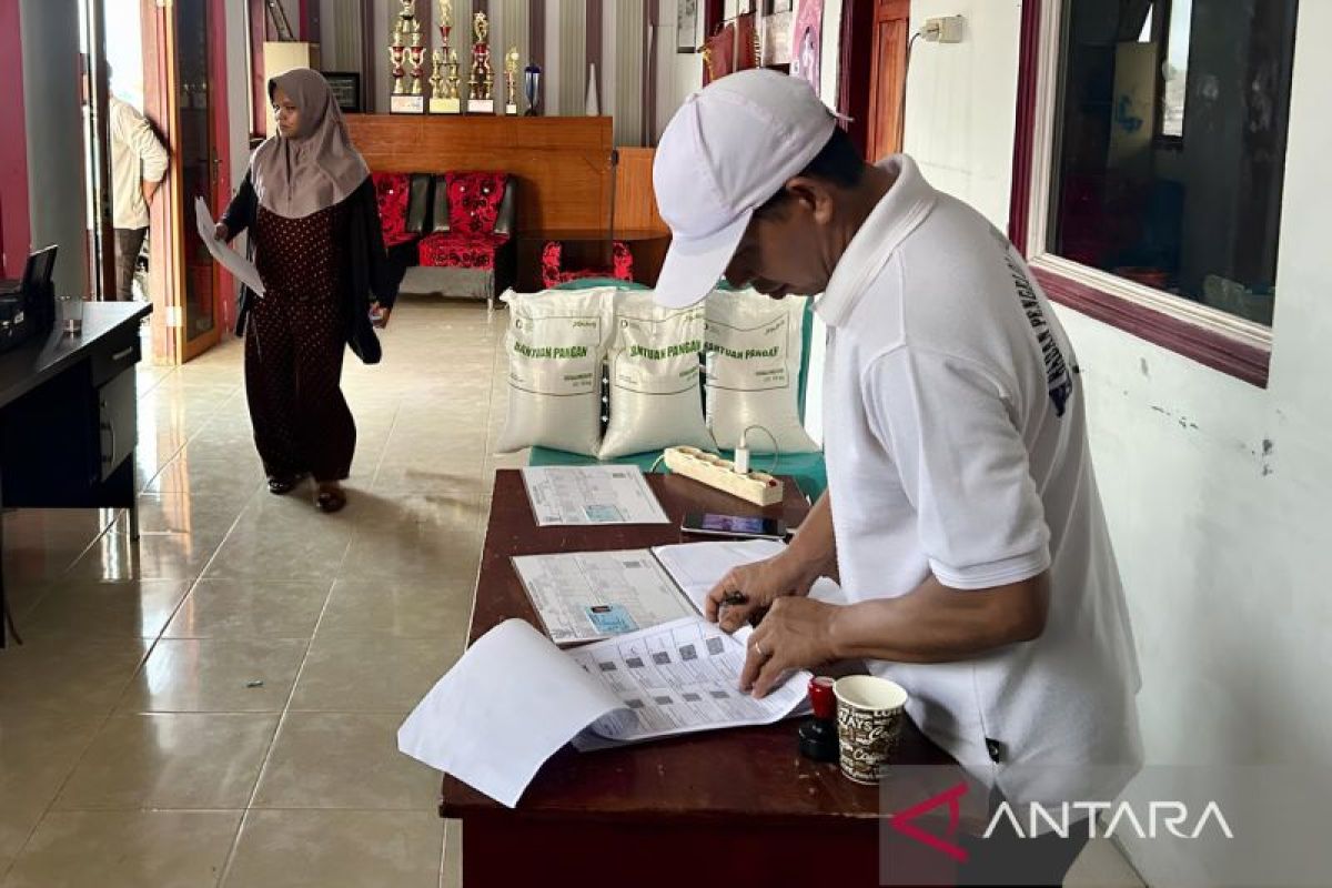 Bulog rice aid helps ease burden on Bajo Village residents