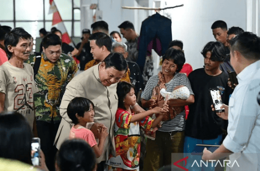 Prabowo Inspects New Housing for Senen Railway Track Residents