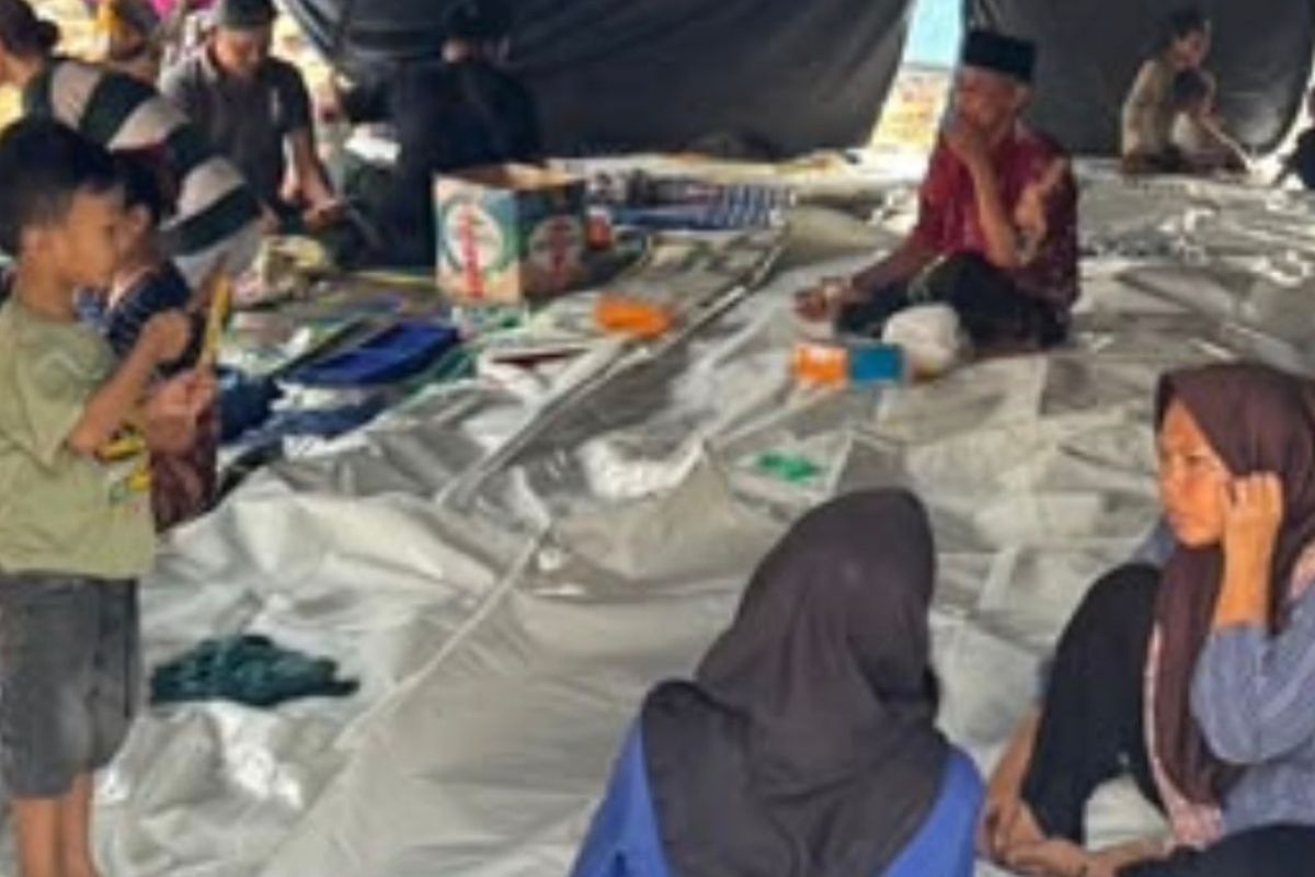 Muara Angke fire survivor awaits childbirth in evacuation tent