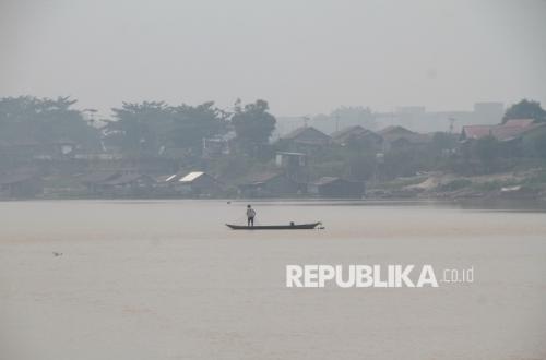 Smoke Haze Blankets Palangka Raya, Disrupting Visibility