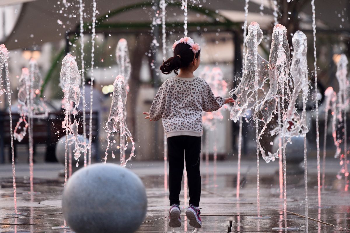 Study: climate change and extreme heat endanger 560 million children