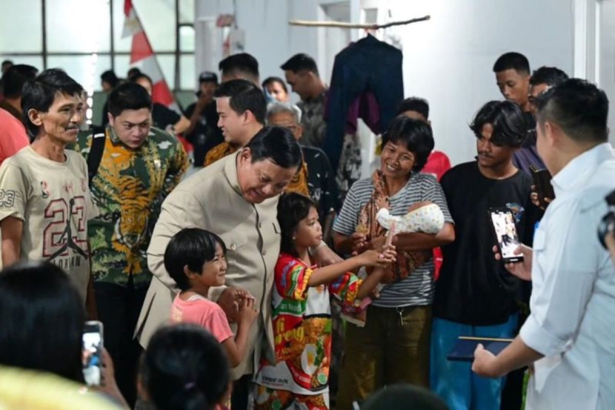 Yesterday: Prabowo visits railside residents, Lewotobi erupts again