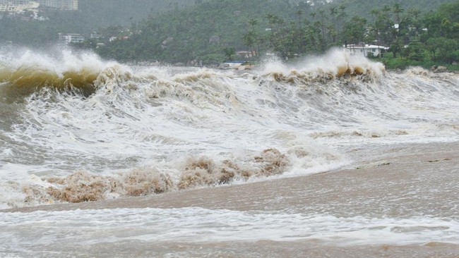 Levee Breach Turns US City into Sea—1,800 People Drowned