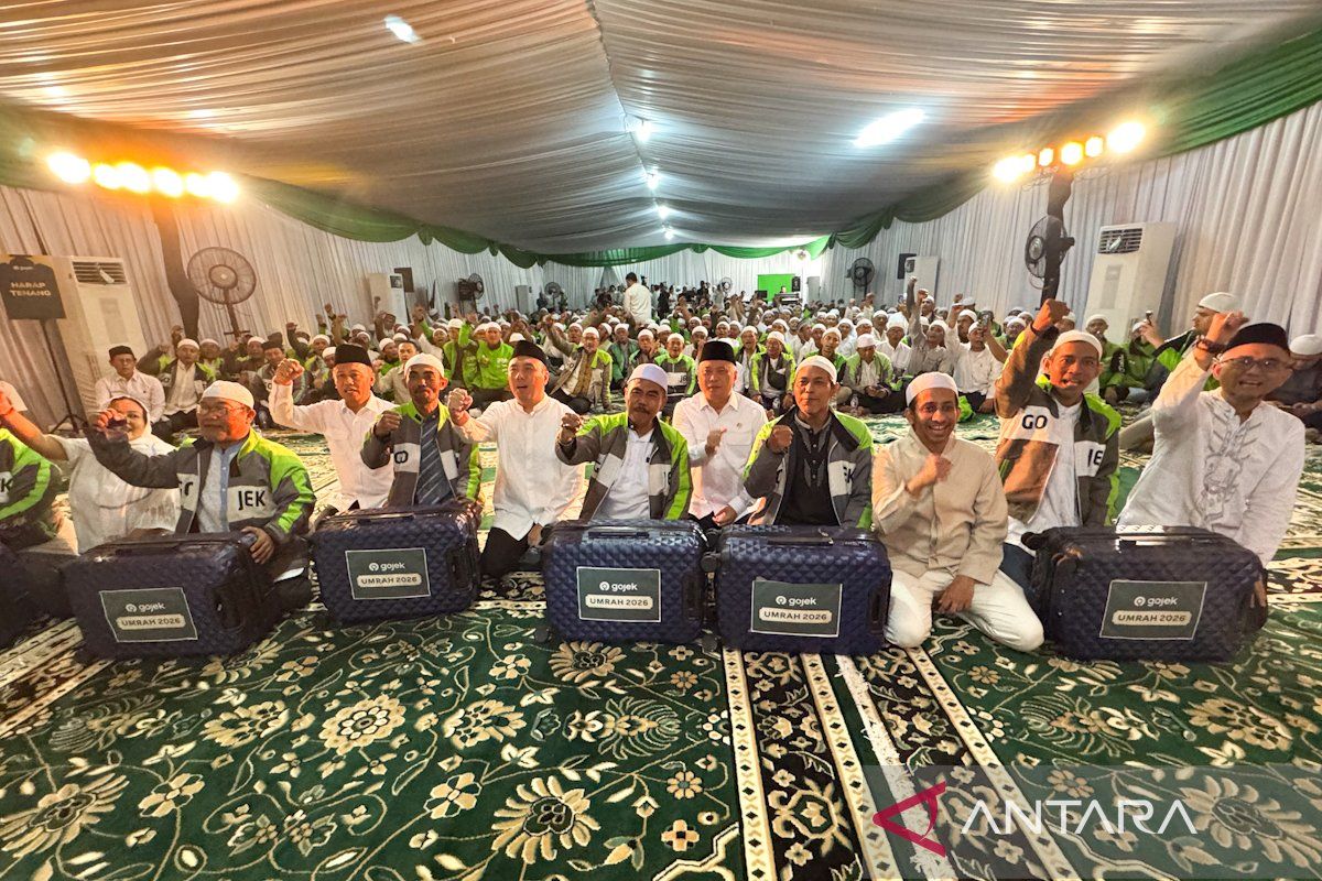 Transport Minister supports Gojek in improving driver welfare through umrah for 70 legend drivers