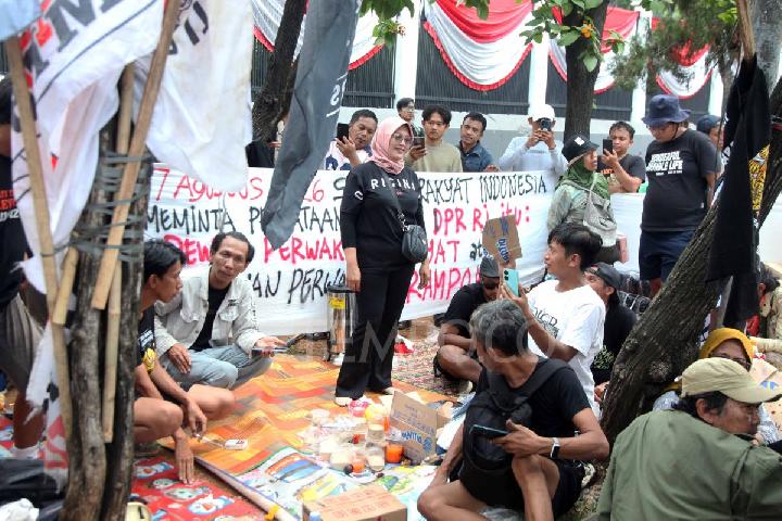Did Jakarta Protest Mass Arrest Violate Criminal Procedure Code?