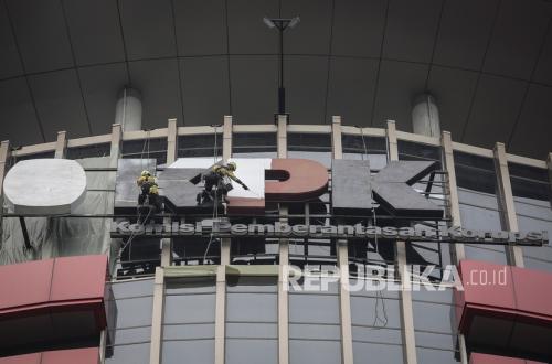 KPK Building Basement Catches Fire