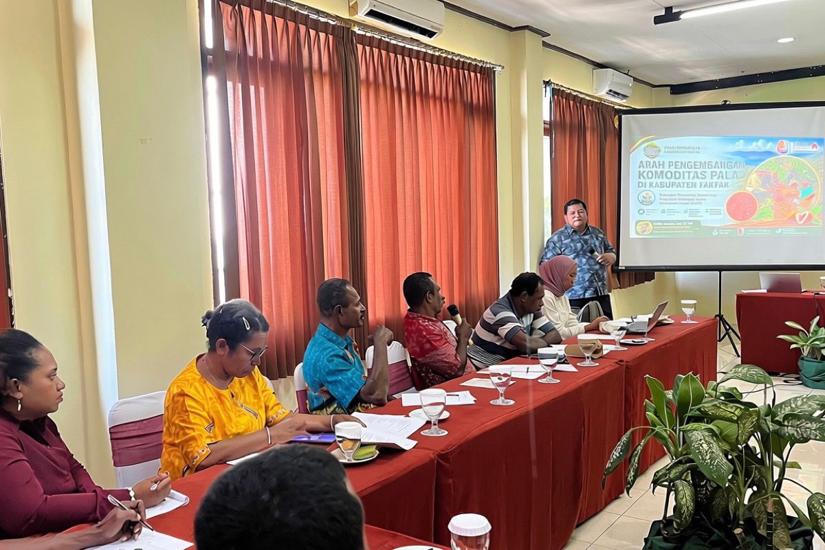 Nutmeg social forestry groups in Fakfak strengthen financial literacy and business management
