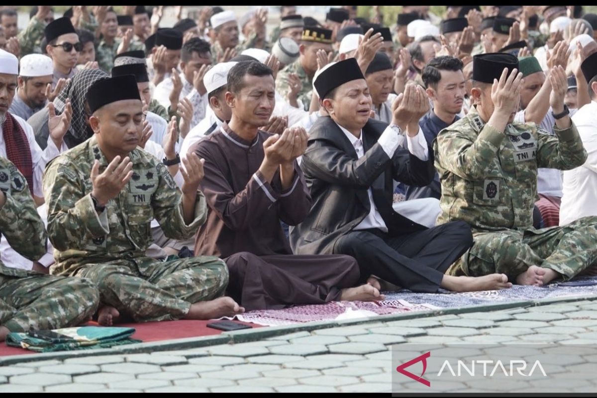 Korem 091/ASN holds Istisqa prayer for rain to tackle forest and land fires