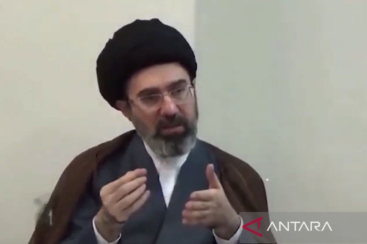 Iran's leader urges domestic production, reduced dollar dependence