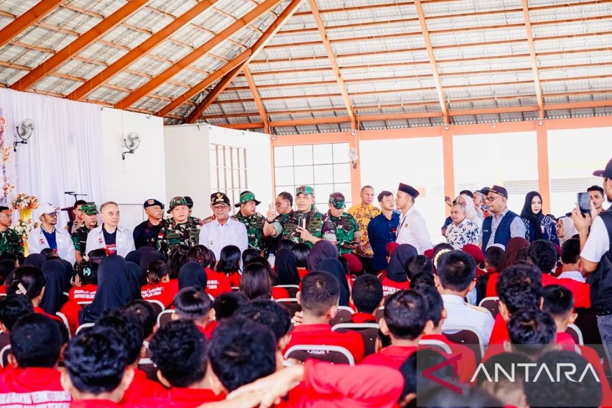 Integrated People's School 1 in Central Maluku admits 404 underprivileged students