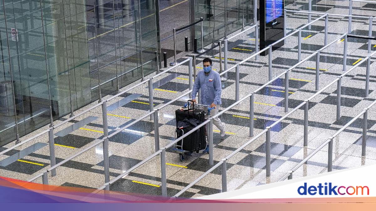 Indonesian Citizen Hid Knife in Shoe at Changi Airport, Faces Three Years in Prison