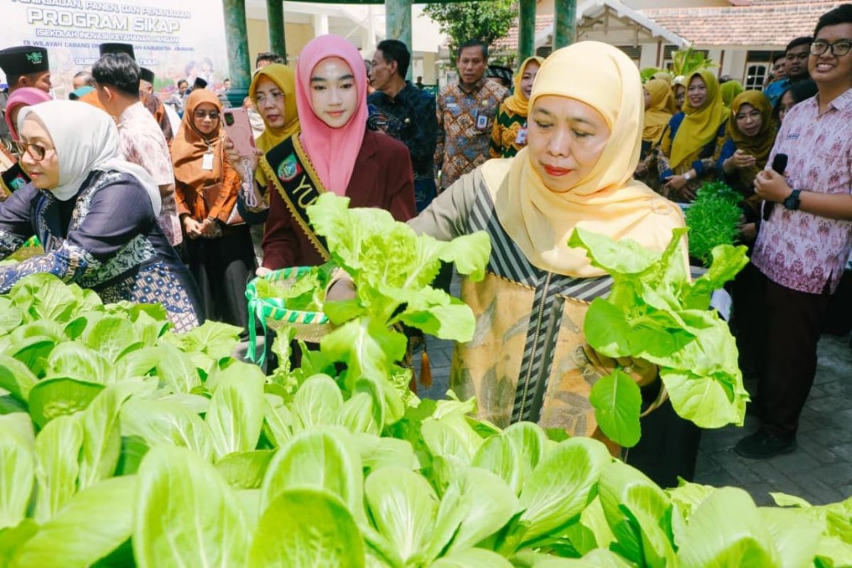 Governor Khofifah encourages East Java schools to develop food security