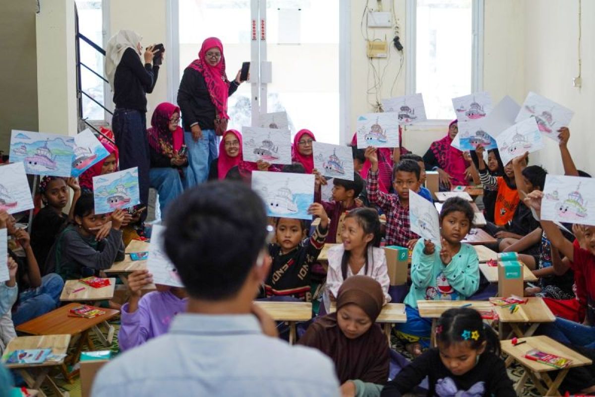 Pelindo introduces maritime world and environmental care to children