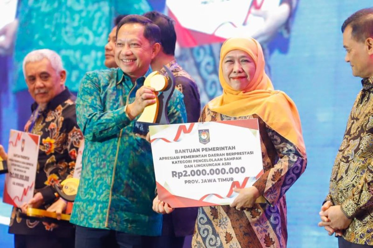 East Java named best province for waste management and green environment