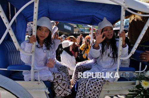 Preserving Dieng Heritage: 13 Bajang Children Undergo Dreadlock Cutting Ritual