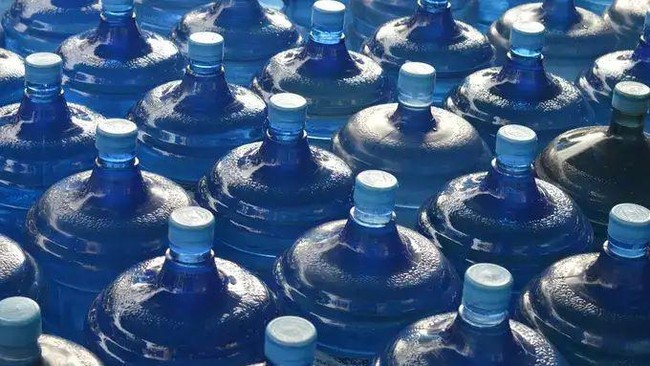 Just Because of Gallon Water, Millions of Indonesia's Middle Class Fall into Poverty