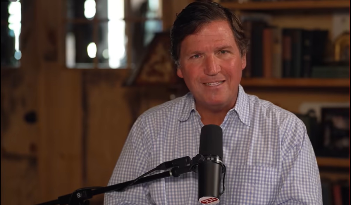 Tucker Carlson Urges Donald Trump's Removal over Nuclear Threats to Iran