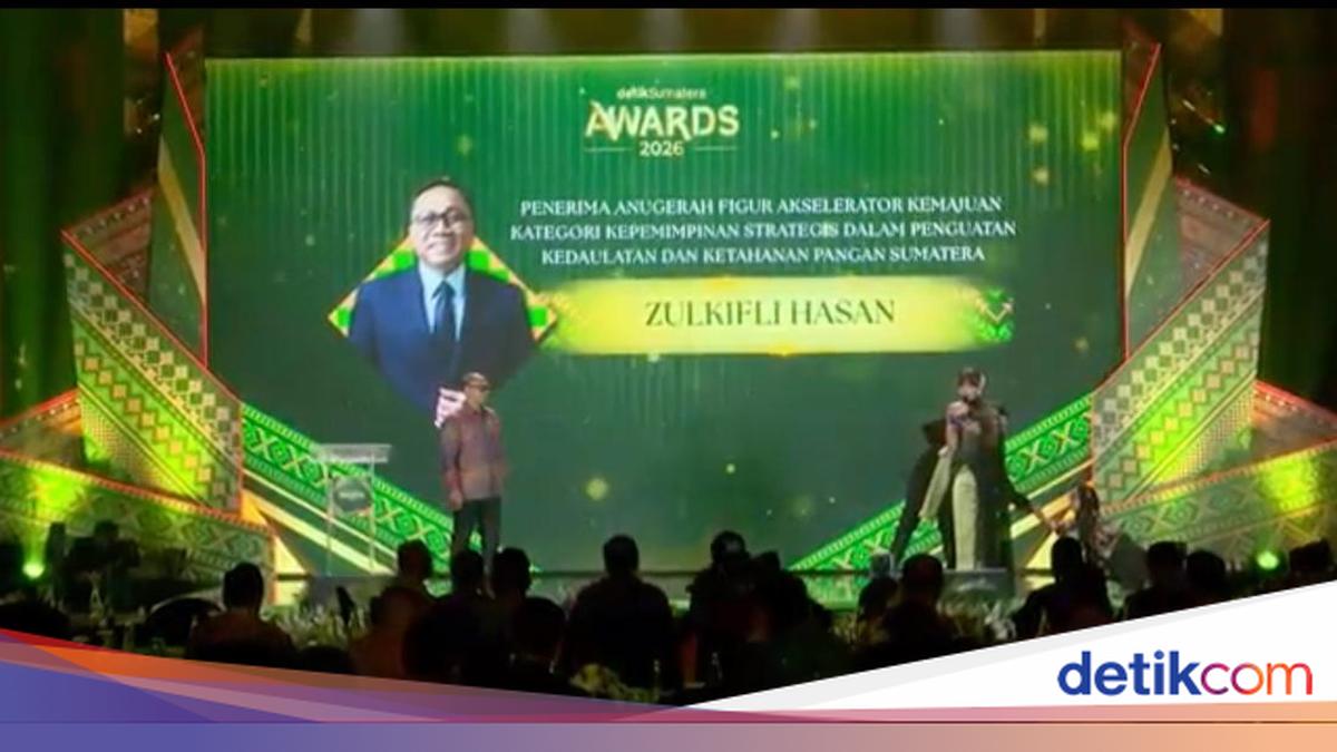 Consistently Strengthening Sumatera's Food Security, Zulhas Receives detikSumatera Awards 2026