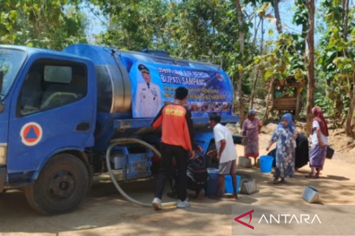 Sampang begins distributing clean water aid to drought-affected villages