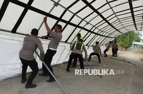 Emergency Tents Prepared as Temporary Classrooms After NTT Earthquake Damages Schools