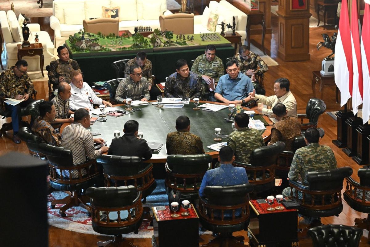 Prabowo: TNI Recruitment Regulations Must Be Adjusted for Dayak People