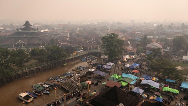 Deep Yellow Sky in Pontianak Causes Alarm; BMKG Responds