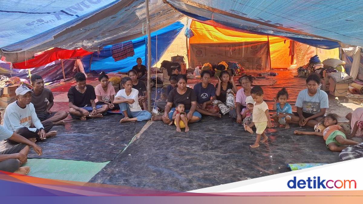 Dozens of Nagekeo Displaced Persons Without Blankets or Proper Tents for Two Weeks