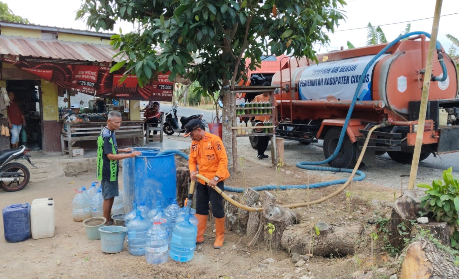 Wells Run Dry: Ciamis Disaster Management Agency Supplies 766,000 Litres of Water to 14,847 Affected Residents