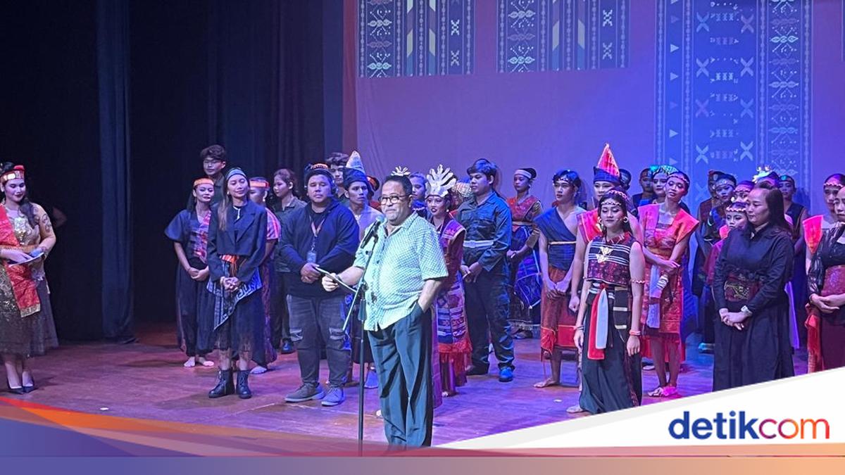 Rano Karno Attends Theatre Performance at TIM, Reminiscing About Teenage Stage Days