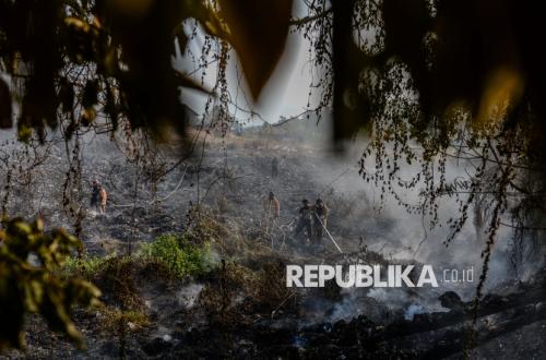 Fire at Illegal Landfill in Waringinkurung, Serang, Remains Unextinguished