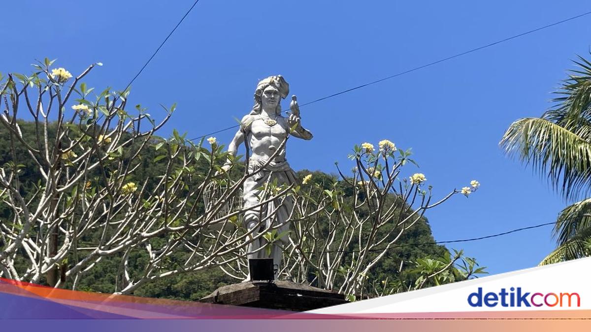 The Bird Catchers Behind the Origins of Pikat Village, Klungkung