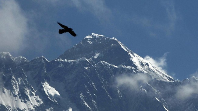 Giant Hidden Mountains Inside Earth, Taller than Everest
