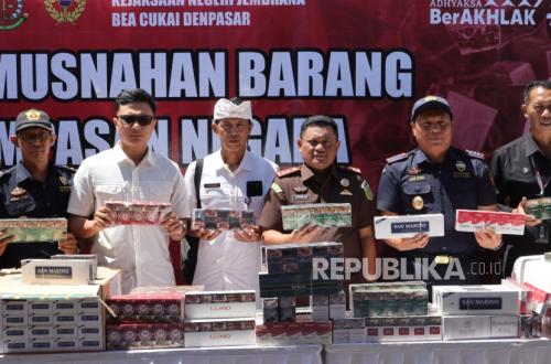 Denpasar Customs Attends Destruction of 3.5 Million Illegal Cigarettes
